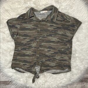 C&C CALIFORNIA Woman’s Green Camo Button Down Shirt